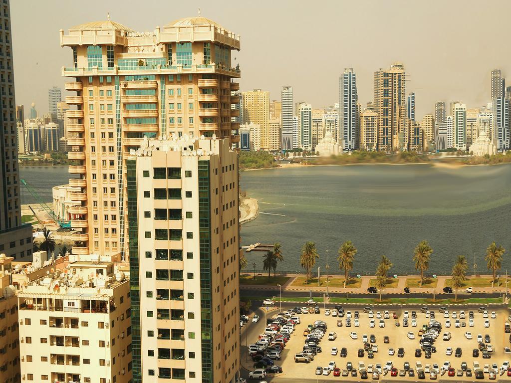 Arcadia Hotel Suites Шарджа Экстерьер фото